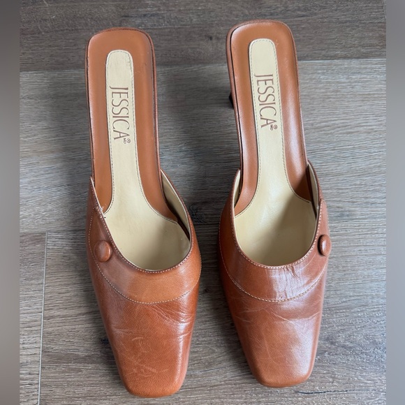 Jessica Brown Leather Slip-On Heels - Picture 4 of 7